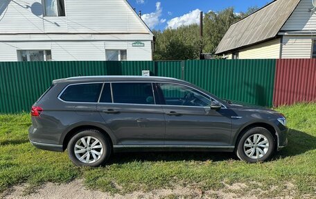 Volkswagen Passat B8 рестайлинг, 2018 год, 1 999 000 рублей, 7 фотография