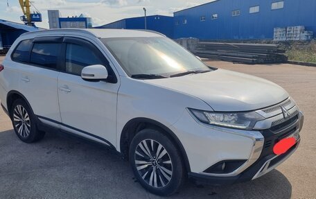 Mitsubishi Outlander III рестайлинг 3, 2018 год, 1 750 000 рублей, 8 фотография