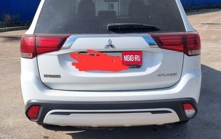 Mitsubishi Outlander III рестайлинг 3, 2018 год, 1 750 000 рублей, 6 фотография