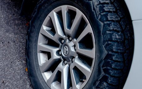 Toyota Land Cruiser Prado 150 рестайлинг 2, 2017 год, 3 590 000 рублей, 3 фотография