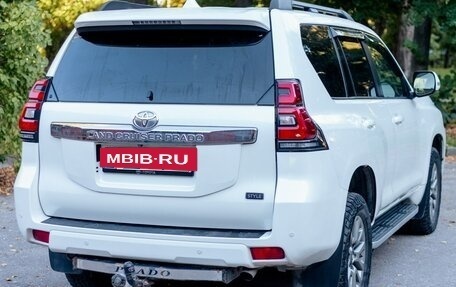 Toyota Land Cruiser Prado 150 рестайлинг 2, 2017 год, 3 590 000 рублей, 7 фотография