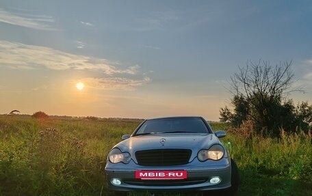 Mercedes-Benz C-Класс, 2003 год, 610 000 рублей, 3 фотография
