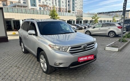Toyota Highlander III, 2011 год, 1 220 000 рублей, 2 фотография