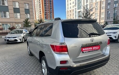 Toyota Highlander III, 2011 год, 1 220 000 рублей, 4 фотография