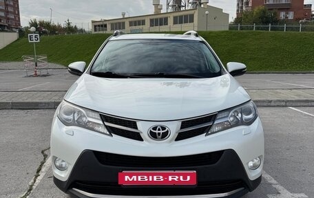 Toyota RAV4, 2014 год, 2 000 000 рублей, 2 фотография