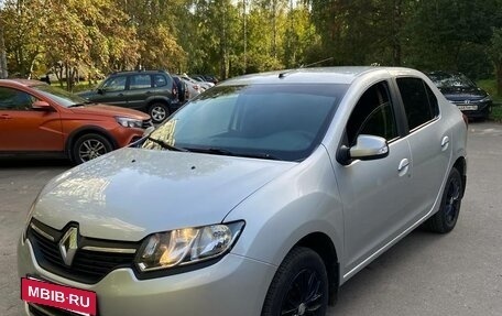 Renault Logan II, 2017 год, 835 000 рублей, 2 фотография