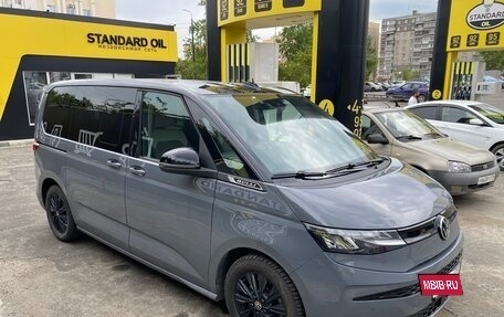 Volkswagen Multivan, 2022 год, 5 950 000 рублей, 3 фотография