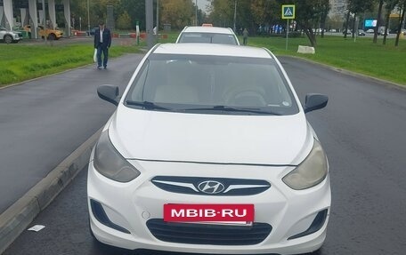 Hyundai Solaris II рестайлинг, 2012 год, 280 000 рублей, 3 фотография