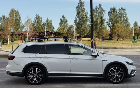 Volkswagen Passat B8 рестайлинг, 2019 год, 3 300 000 рублей, 2 фотография