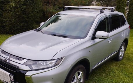 Mitsubishi Outlander III рестайлинг 3, 2019 год, 2 100 000 рублей, 2 фотография