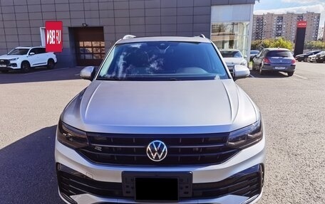 Volkswagen Tiguan II, 2021 год, 3 950 000 рублей, 9 фотография