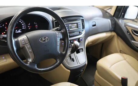 Hyundai H-1 II рестайлинг, 2016 год, 2 000 000 рублей, 6 фотография