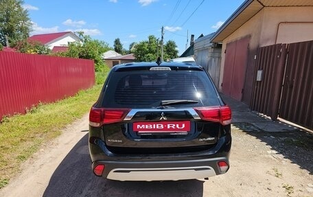 Mitsubishi Outlander III рестайлинг 3, 2018 год, 2 100 000 рублей, 5 фотография