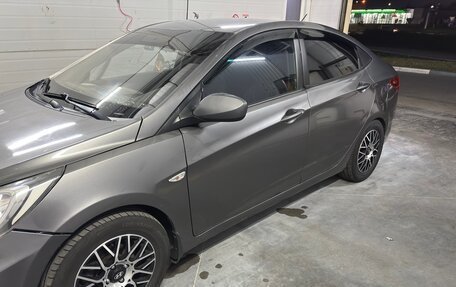 Hyundai Solaris II рестайлинг, 2011 год, 620 000 рублей, 4 фотография