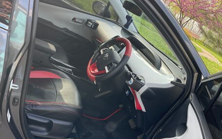 Toyota Prius IV XW50, 2016 год, 1 700 000 рублей, 4 фотография