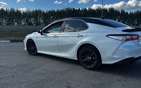 Toyota Camry, 2018 год, 2 750 000 рублей, 4 фотография