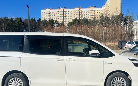 Toyota Voxy III, 2014 год, 1 850 000 рублей, 2 фотография