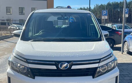 Toyota Voxy III, 2014 год, 1 850 000 рублей, 4 фотография