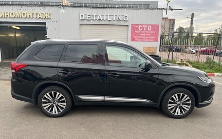 Mitsubishi Outlander III рестайлинг 3, 2019 год, 2 150 000 рублей, 2 фотография