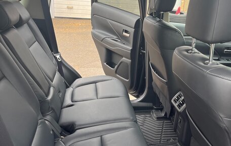 Mitsubishi Outlander III рестайлинг 3, 2019 год, 2 150 000 рублей, 8 фотография