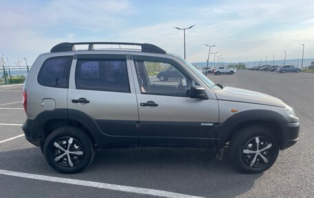 Chevrolet Niva I рестайлинг, 2009 год, 325 000 рублей, 2 фотография