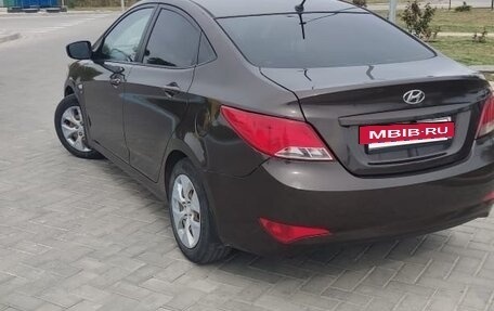 Hyundai Solaris II рестайлинг, 2015 год, 910 000 рублей, 2 фотография