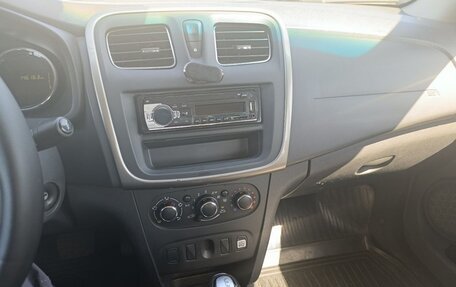 Renault Logan II, 2019 год, 745 000 рублей, 7 фотография