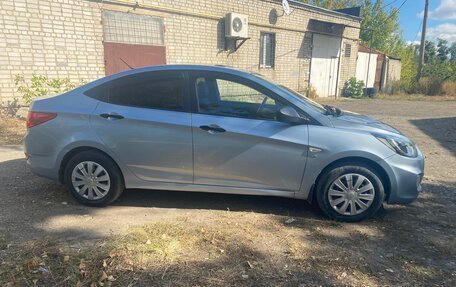 Hyundai Solaris II рестайлинг, 2011 год, 655 000 рублей, 4 фотография