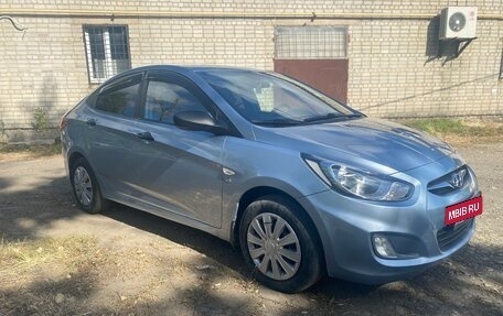 Hyundai Solaris II рестайлинг, 2011 год, 655 000 рублей, 3 фотография