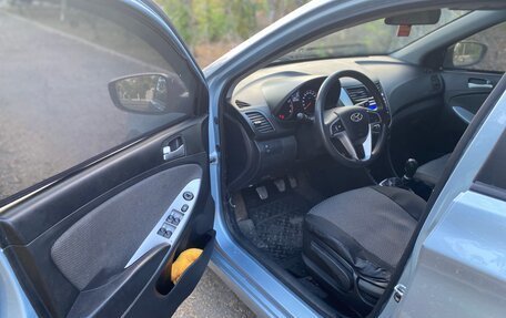 Hyundai Solaris II рестайлинг, 2011 год, 655 000 рублей, 19 фотография