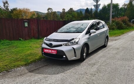 Toyota Prius Alpha I (ZVW40/41), 2015 год, 1 430 000 рублей, 2 фотография