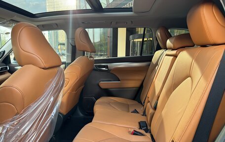 Toyota Highlander, 2025 год, 4 799 000 рублей, 28 фотография