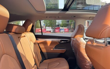 Toyota Highlander, 2025 год, 4 799 000 рублей, 25 фотография