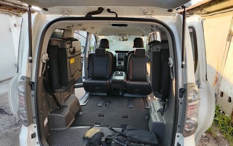 Toyota Voxy II, 2008 год, 1 250 000 рублей, 10 фотография