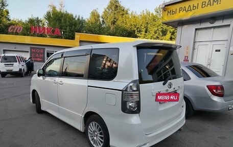 Toyota Voxy II, 2008 год, 1 250 000 рублей, 5 фотография