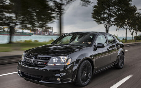 Dodge Avenger II рестайлинг, 2011 год, 1 350 000 рублей, 1 фотография