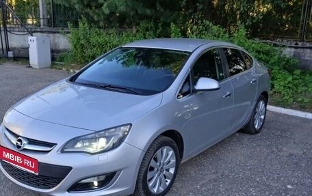 Opel Astra J, 2012 год, 600 000 рублей, 1 фотография