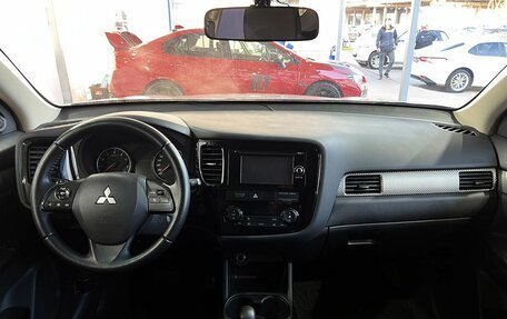 Mitsubishi Outlander III рестайлинг 3, 2014 год, 1 499 000 рублей, 10 фотография