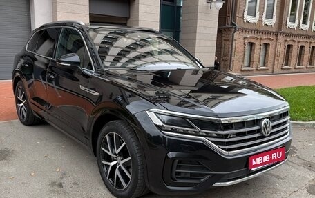 Volkswagen Touareg III, 2018 год, 5 500 000 рублей, 1 фотография
