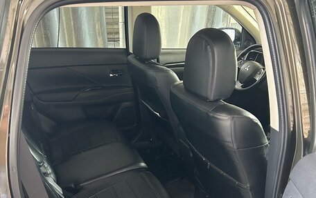 Mitsubishi Outlander III рестайлинг 3, 2016 год, 1 800 000 рублей, 4 фотография