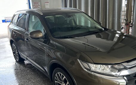 Mitsubishi Outlander III рестайлинг 3, 2016 год, 1 800 000 рублей, 7 фотография