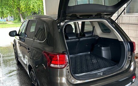 Mitsubishi Outlander III рестайлинг 3, 2016 год, 1 800 000 рублей, 6 фотография