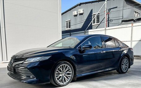 Toyota Camry, 2018 год, 1 799 000 рублей, 3 фотография