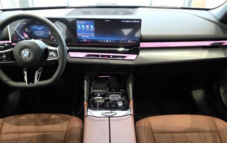 BMW 5 серия, 2025 год, 8 800 000 рублей, 10 фотография