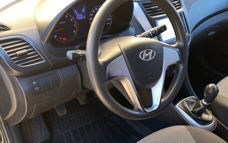 Hyundai Solaris II рестайлинг, 2012 год, 620 000 рублей, 5 фотография