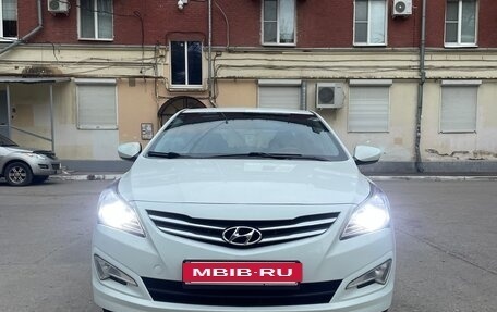Hyundai Solaris II рестайлинг, 2016 год, 1 050 000 рублей, 2 фотография