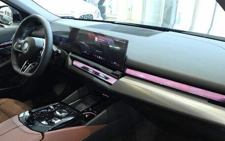 BMW 5 серия, 2025 год, 8 800 000 рублей, 13 фотография
