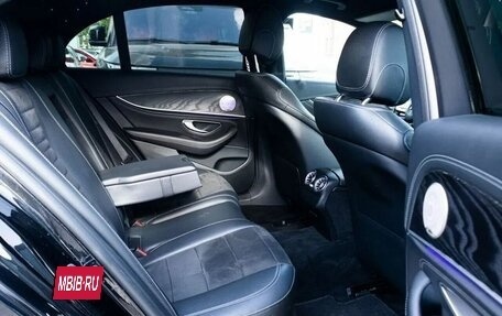 Mercedes-Benz E-Класс, 2018 год, 3 229 000 рублей, 15 фотография