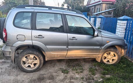 Chevrolet Niva I рестайлинг, 2011 год, 290 000 рублей, 1 фотография