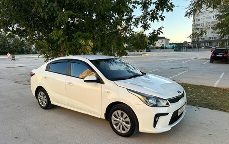 KIA Rio IV, 2018 год, 865 000 рублей, 2 фотография